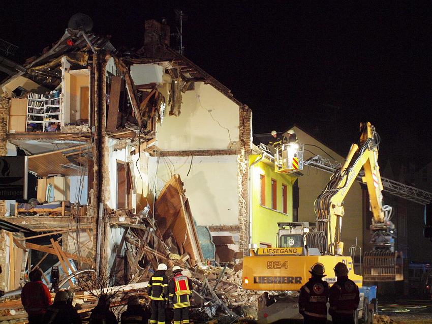 Hausexplosion Bruehl bei Koeln Pingsdorferstr P272.JPG